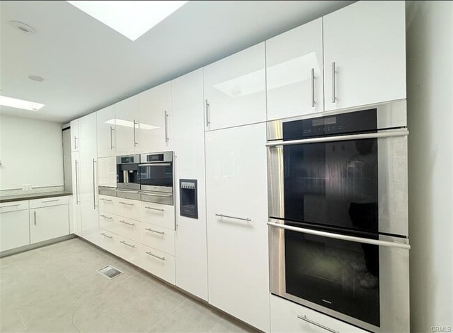 property at 1801 Roscomare Rd