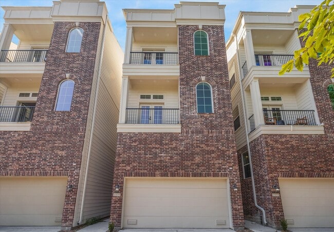 property at 1033 W 17th St