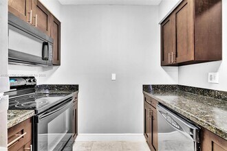 2820 N Oakland Forest Dr in Oakland Park, FL - Building Photo - Building Photo