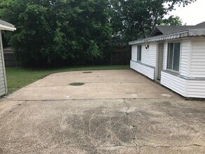 212 Barry Ln in Lancaster, TX - Building Photo - Building Photo