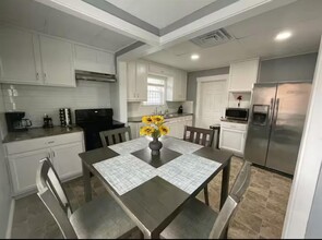 4201 Irvington Blvd in Houston, TX - Building Photo - Building Photo