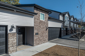 Station 7 Townhomes in Fayetteville, AR - Building Photo - Building Photo