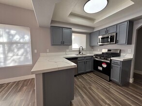 541 Indian Bluff St in Las Vegas, NV - Building Photo - Building Photo