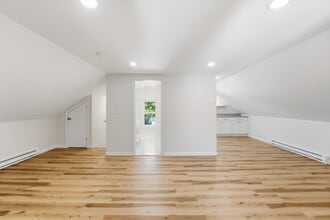 22 Vernon St, Unit Apt#3 in Warren, RI - Building Photo - Building Photo