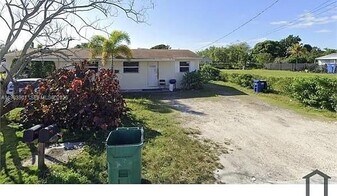 11862 SW 212th St in Miami, FL - Building Photo