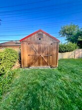 297 Riverside Dr in Clinton Township, MI - Foto de edificio - Building Photo
