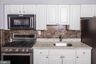 8325 Dalesford Rd in Parkville, MD - Building Photo - Building Photo