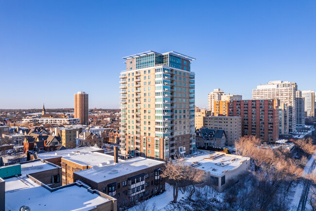 1522 On the Lake in Milwaukee, WI - Foto de edificio - Building Photo