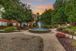 7739 Kingsbury Blvd, Unit 12 in Clayton, MO - Building Photo