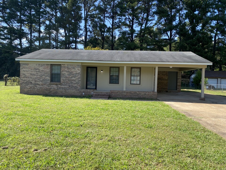 33 Stratford Ln in Jackson, TN - Building Photo