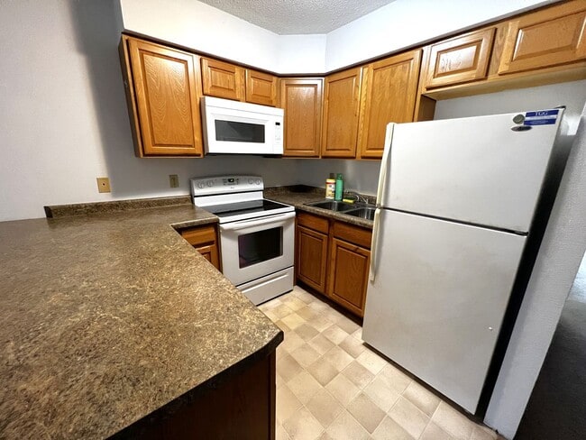 2635 Westwinds Dr in Iowa City, IA - Foto de edificio - Building Photo