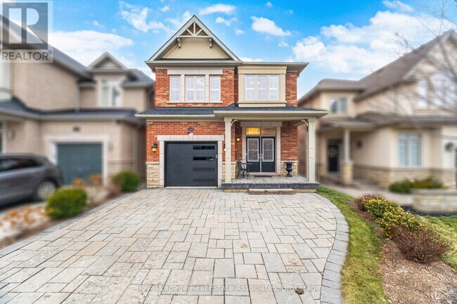 2347 Quetico Cres in Oakville, ON - Building Photo - Building Photo