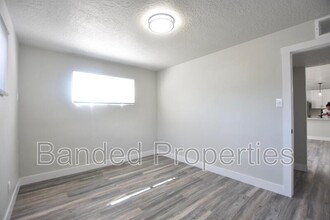 5155 S 4660 W in Kearns, UT - Foto de edificio - Building Photo