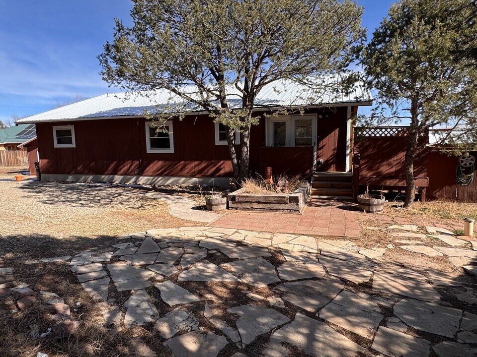 30 Fir Loop in Cedar Crest, NM - Building Photo