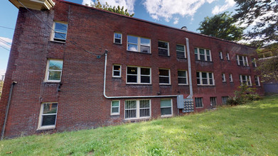 1424 SW Montgomery St in Portland, OR - Building Photo - Building Photo