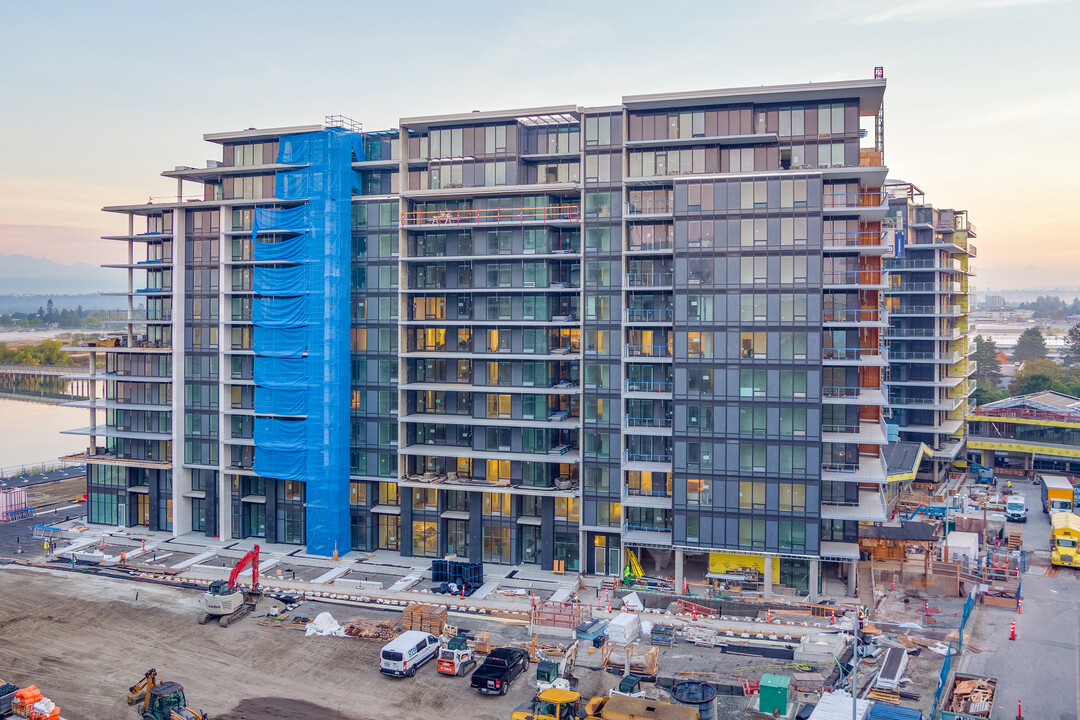 River Park Place in Richmond, BC - Building Photo