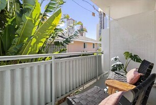 2710 Ka?aha St in Honolulu, HI - Building Photo