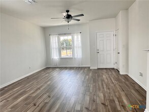 124 Rollingwood Dr in San Marcos, TX - Building Photo - Building Photo