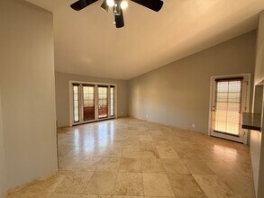 14203 N 19th Ave in Phoenix, AZ - Foto de edificio - Building Photo