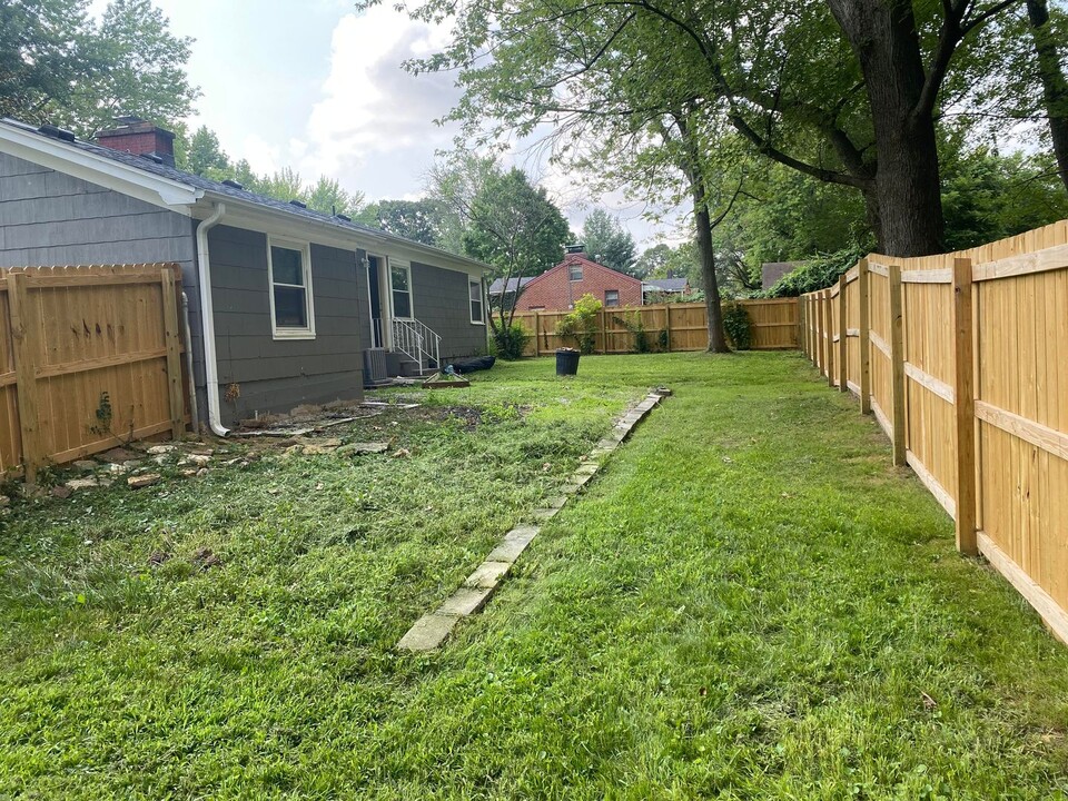 805 S Oak Grove Ave in Springfield, MO - Building Photo