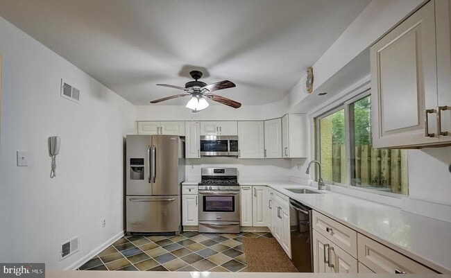 5 Christopher Rd