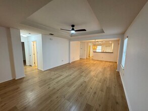 8934 Oakwood Park in San Antonio, TX - Building Photo - Building Photo