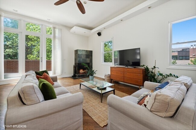 1119 N Wood St-Unit -3 in Chicago, IL - Building Photo - Building Photo