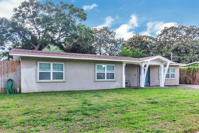 221 S Lorraine Dr in Mary Esther, FL - Building Photo - Building Photo