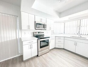 3048 NW 27th Terrace in Boca Raton, FL - Building Photo - Building Photo