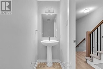 1004 Parnian Private in Ottawa, ON - Building Photo - Building Photo