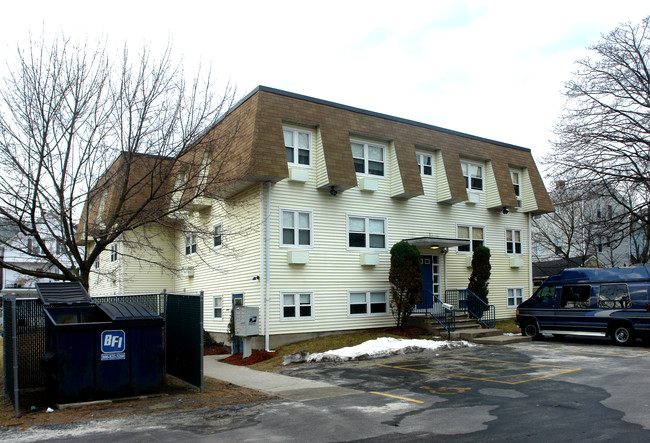 Willow House in Woonsocket, RI - Foto de edificio - Building Photo