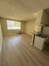 18550 Prairie St in Los Angeles, CA - Building Photo - Building Photo