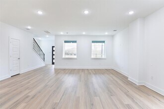 8220 Bonaire St in Houston, TX - Building Photo - Building Photo