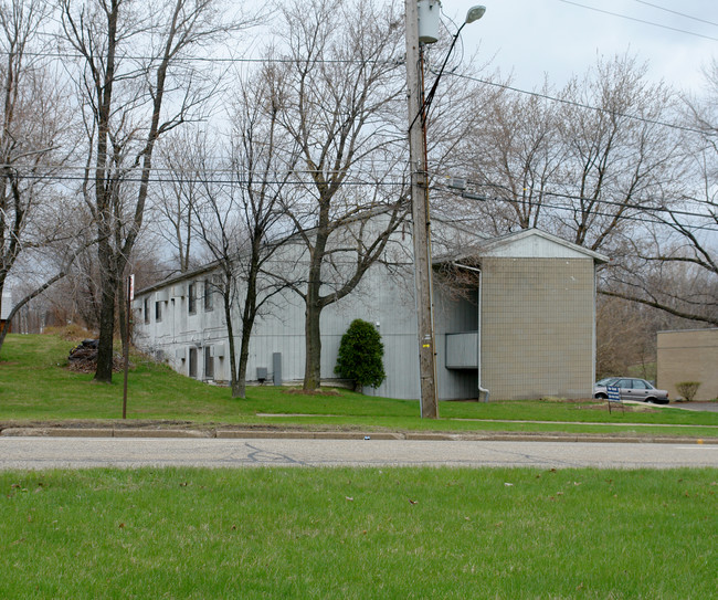 1695 Triplett Blvd in Akron, OH - Building Photo - Building Photo