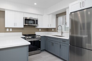 Fairfax Townhomes in Los Angeles, CA - Building Photo