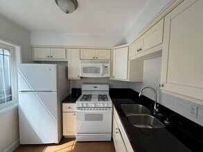 819 S Serrano Ave, Unit 1 in Los Angeles, CA - Building Photo - Building Photo