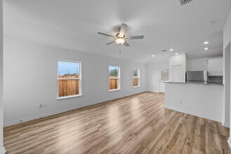 18308 Stellers Sea St in Elgin, TX - Building Photo - Building Photo