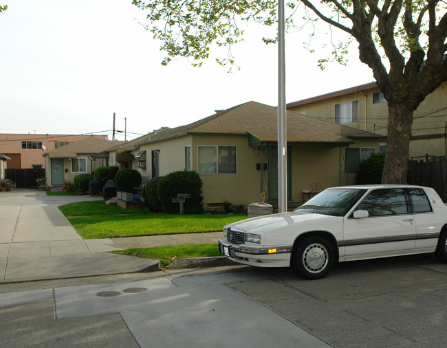 930-932 N Idaho St in San Mateo, CA - Building Photo - Building Photo