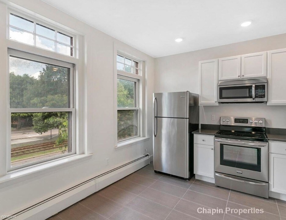 1871 Beacon St-Unit -Apt 3 in Brookline, MA - Building Photo