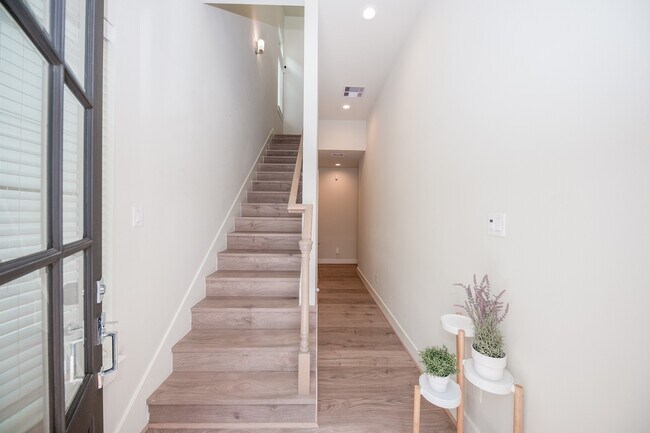 5209 Allen St in Houston, TX - Building Photo - Building Photo