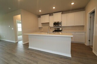 221 Papaya Dr in Buda, TX - Building Photo - Building Photo