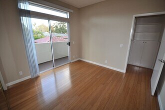 11315 Moorpark St. in Studio City, CA - Building Photo - Building Photo