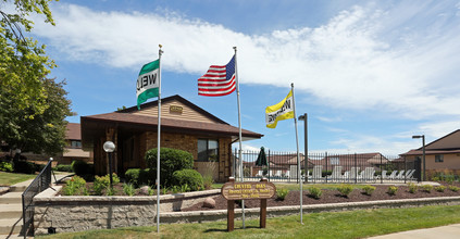 Country Oaks Apartments in Oak Creek, WI - Building Photo - Building Photo