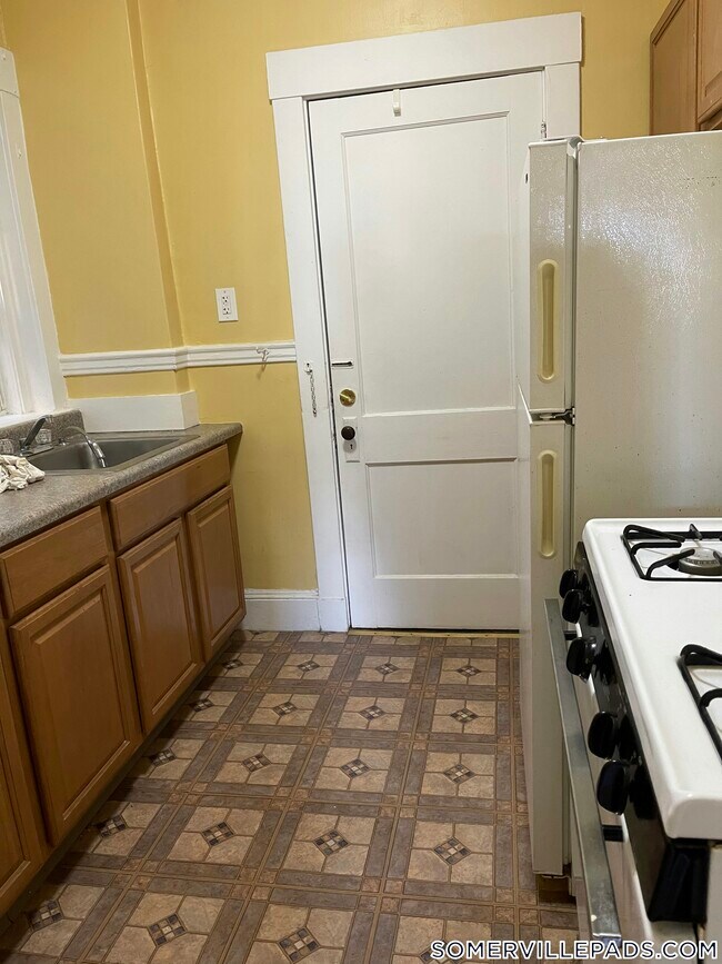 163 Summer St, Unit 25 in Somerville, MA - Foto de edificio - Building Photo