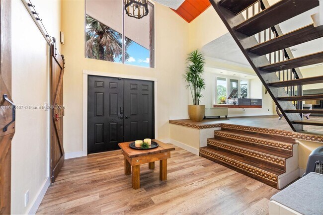 16530 Royal Poinciana Ct in Weston, FL - Foto de edificio - Building Photo