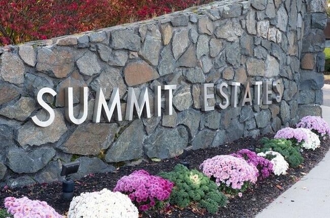 property at 1004 Paradise Rd