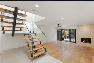 15 Half Moon Bnd in Coronado, CA - Foto de edificio - Building Photo