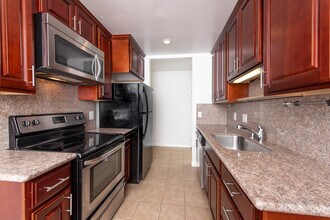 150 Pearl St, Unit 211 in Oakland, CA - Building Photo - Building Photo