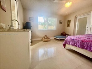 264 NW 61st Ave in Miami, FL - Building Photo - Building Photo