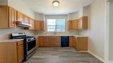 6757 Washington St in Groves, TX - Building Photo - Building Photo